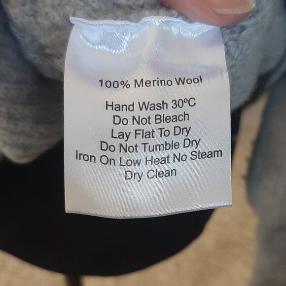 Grae Cove 100% Merino Wool Turtleneck Sweater - Picture 8 of 9